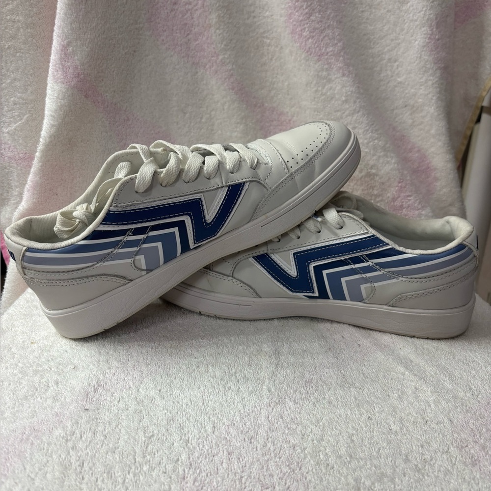 Vans X Penn, Lowland Comfycush
Penn Blanc De Blanc Men Sz 9 / Women’s Sz 10.5